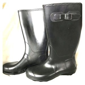 Kamik black rain boots